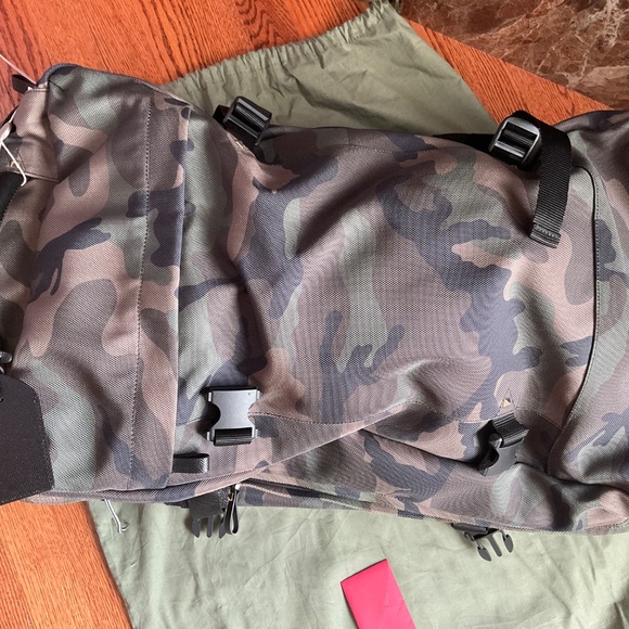 UNISEX !! VALENTINO GARAVANI LUGGAGE !! - Picture 6 of 16